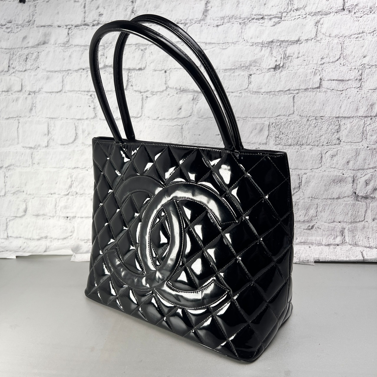 CHANEL シャネル ココマーク 復刻 エナメル／パテントレザー トートバッグ 黒 A-14262