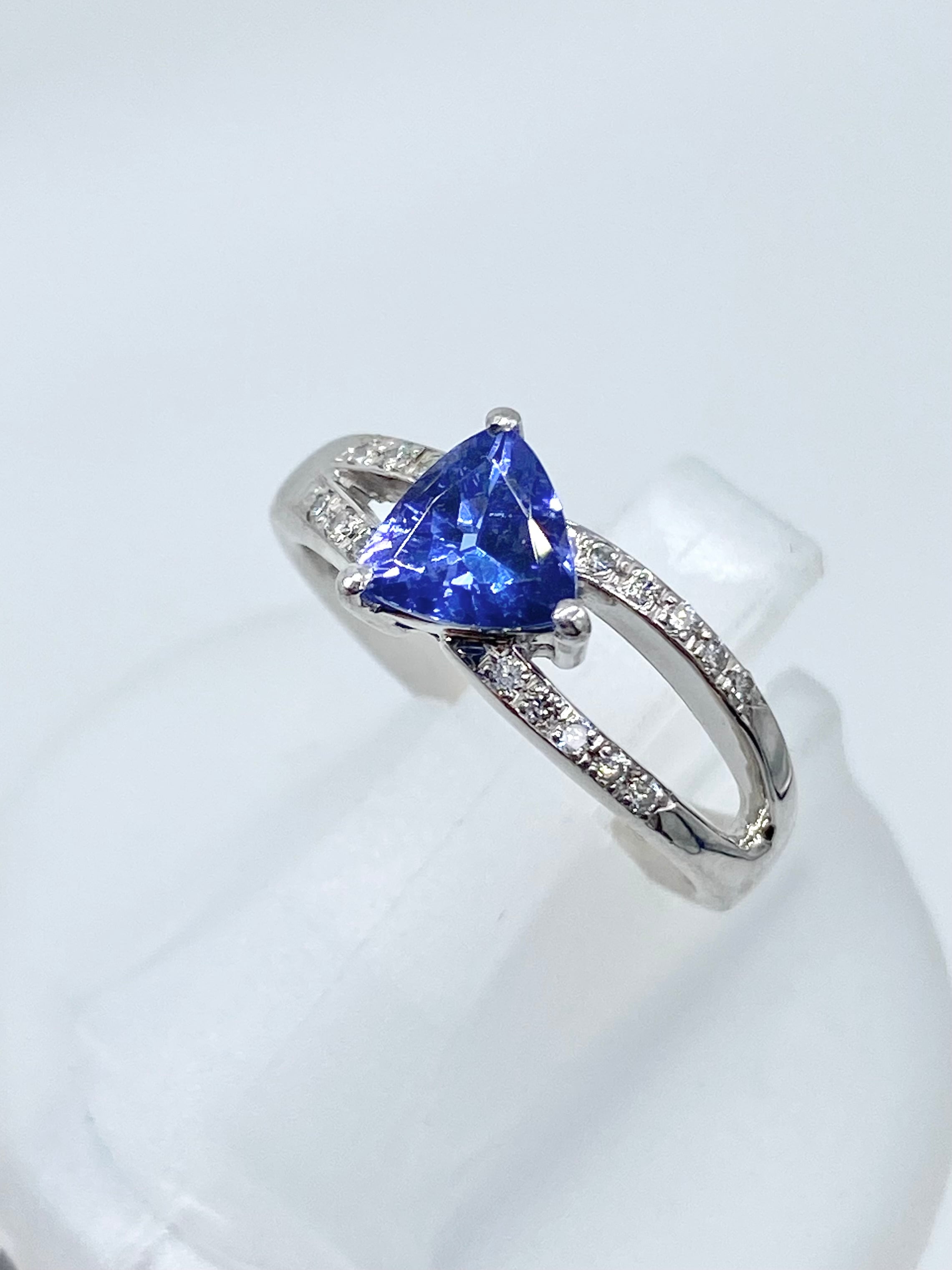タンザナイト 0.98ct / ダイヤモンド 計0.12ct Pt900 リング タンザナイト 0.98ct / ダイヤモンド 計0.12ct Pt900 リング