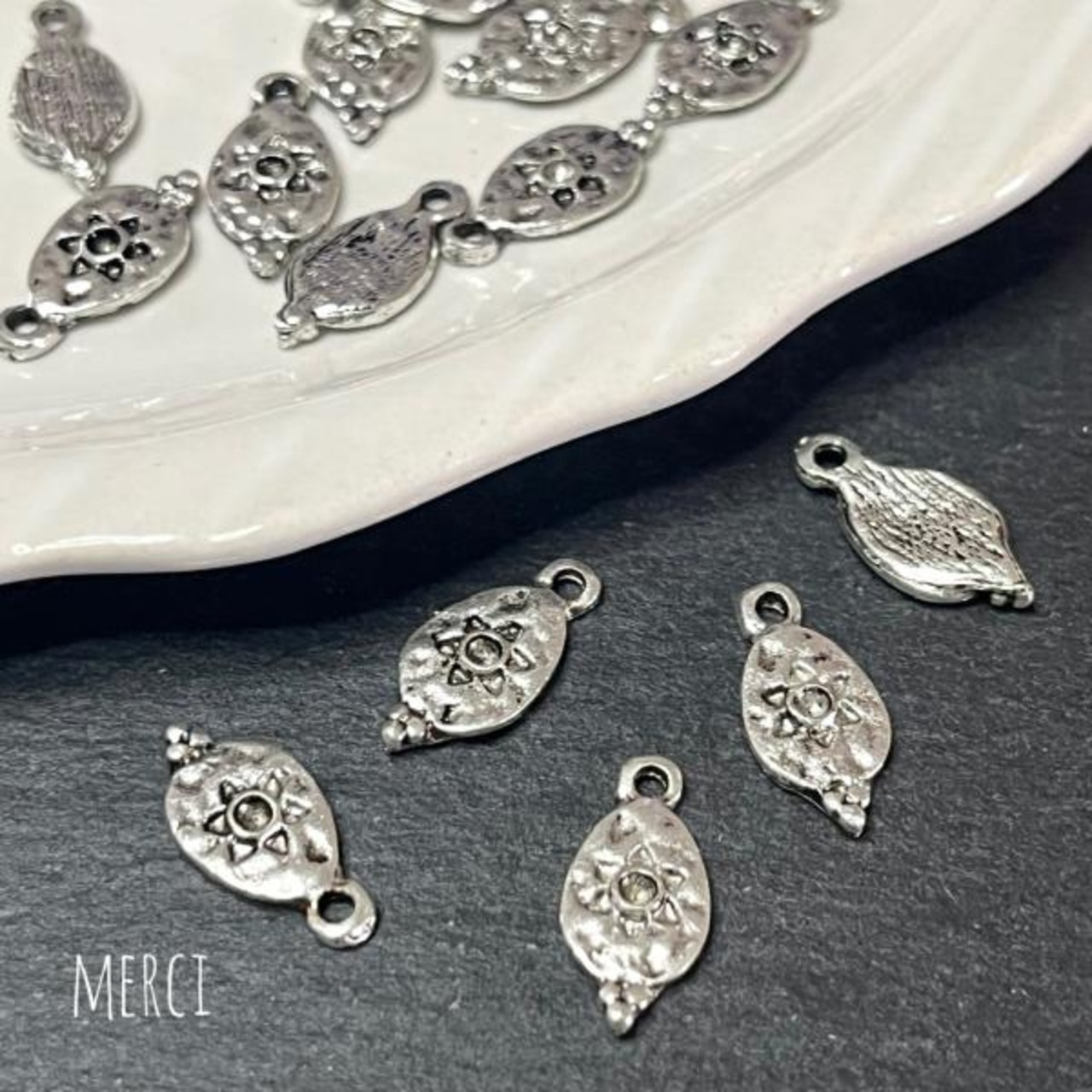 【4個】サン太陽ドロップチャーム/太陽