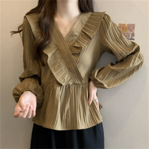 【送料無料】 トップス 3色 ブラウス ロング丈 袖あり 長袖 Vネック Aライン フレア プルオーバー 薄手生地 かわいい 大人可愛い 大人女子 こなれ感 シンプル カジュアル 大人 おしゃれ お洒落 ラフ コンサバ 無地 秋 30代 40代 レディース 女性用 ママ ママファッション デート お出かけ お茶会 女子会 休日 演奏会 授業参観 着回し プチプライス カラバリ デイリーユース 普段使い オルチャン 韓国 ファッション 定番アイテム 着痩せ   インスタ映え ホワイト ブラック ブラウン