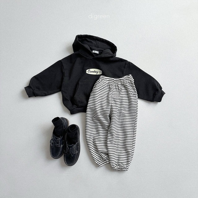 digreen25wn_Tone-Down Black Socks Set