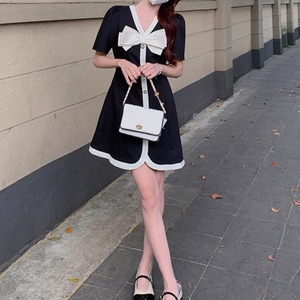 レディース スカート ワンピース ドレス ミニスカート ミニ ショート 半袖 Vネック Aライン リボン ハイウエスト ボタン かわいい 大人可愛い きれいめ シンプル カジュアル 上品 おしゃれ かっこいい レトロ こなれ感 ラフ ガーリー 個性的 クール モード系 エレガント モダン 主役級 存在感 ラブリー キュート 都会的 クラシカル ベーシック ロマンティック ナチュラル 夏 デート お出かけ パーティー イベント ホテル 合コン コンパ 婚活 コーデ 美脚 脚長 モテ 清楚 ブラック ピンク