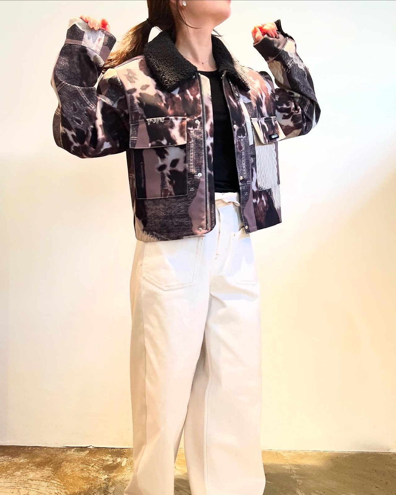 エイミーロウ  Eimee Law カウ柄デニムコラージュPtボアカラーJK