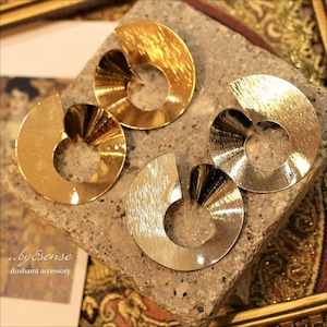 Swirl　metalpierced 　gold　OR　silver　【032911】