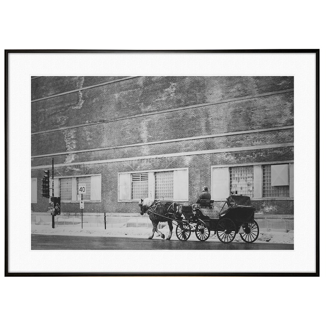 冬写真 雪の中を走る馬車 インテリア モノクロアートポスター額装 AS1070