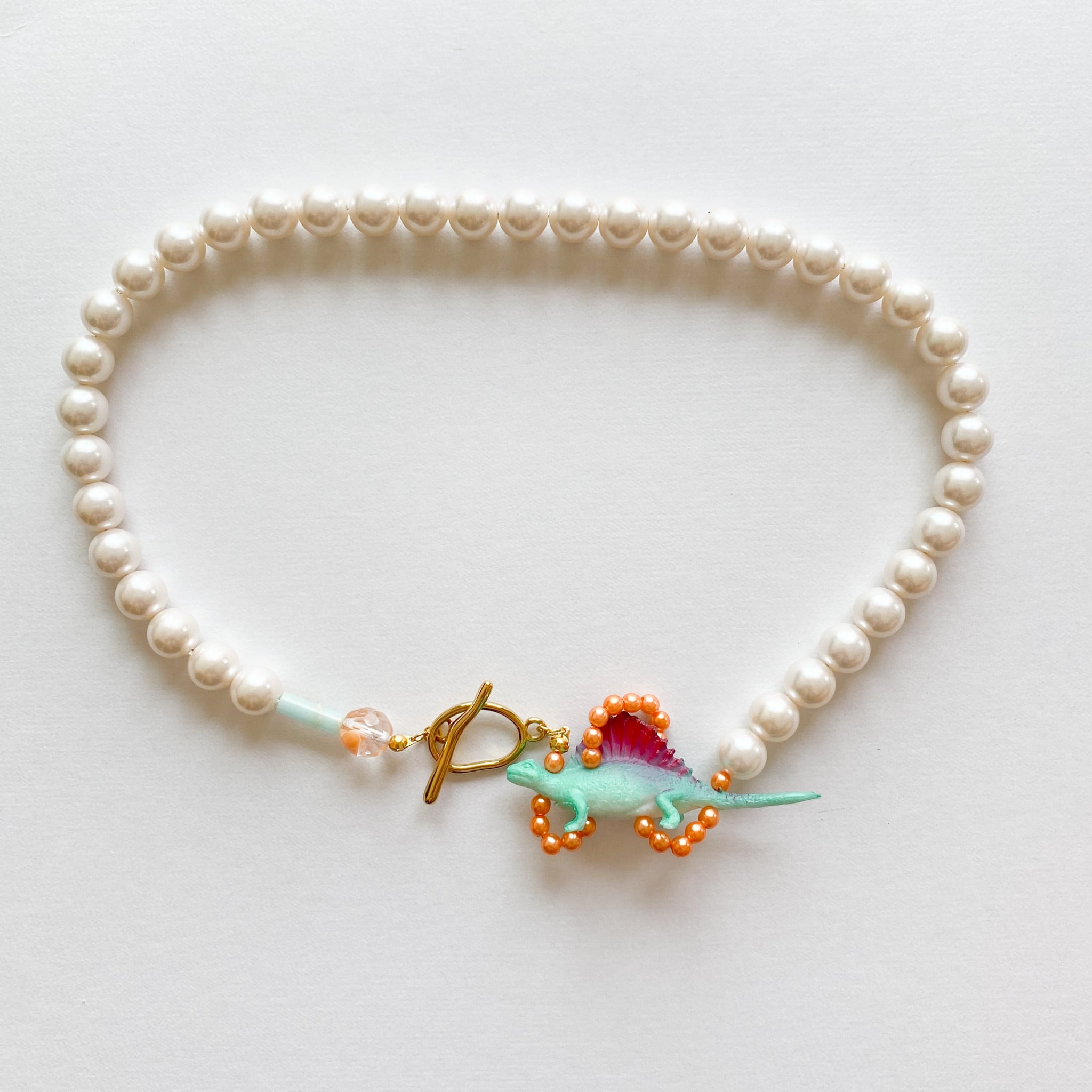 恐竜のくねくねネックレス