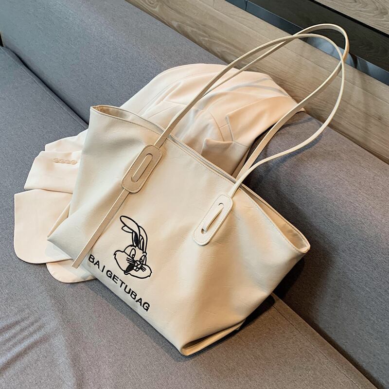 人気のワンショルダービッグバッグレディース2020年春夏ワイルド大容量ファッションウエスタントートの新しいトレンドバージョン 手作りハンドバック64370509954