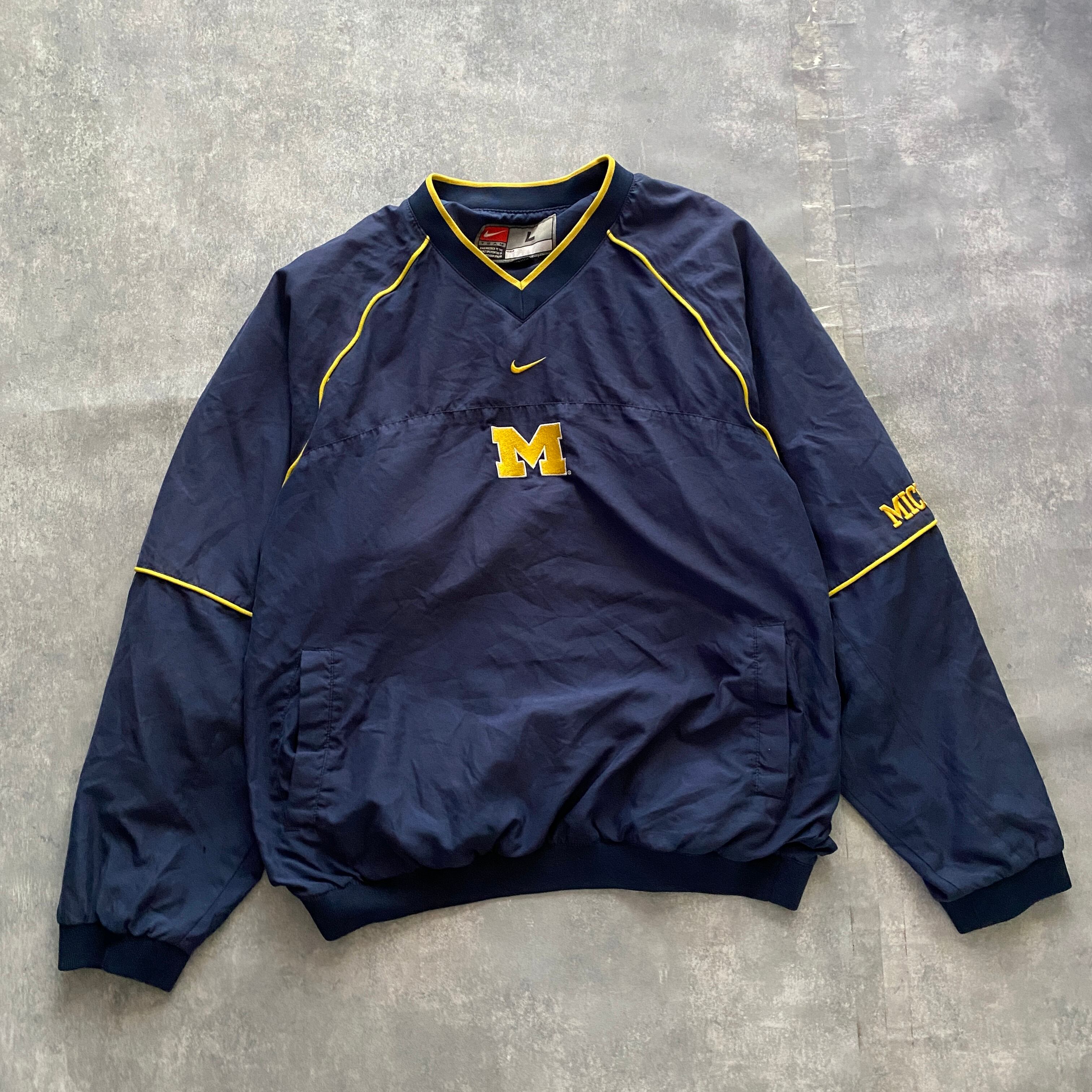 Michigan ミシガン大学　カレッジ　ナイロンプルオーバー　刺繍ロゴ