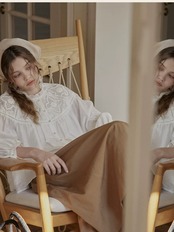 Éclat Papillon Embroidery Blouse F0788