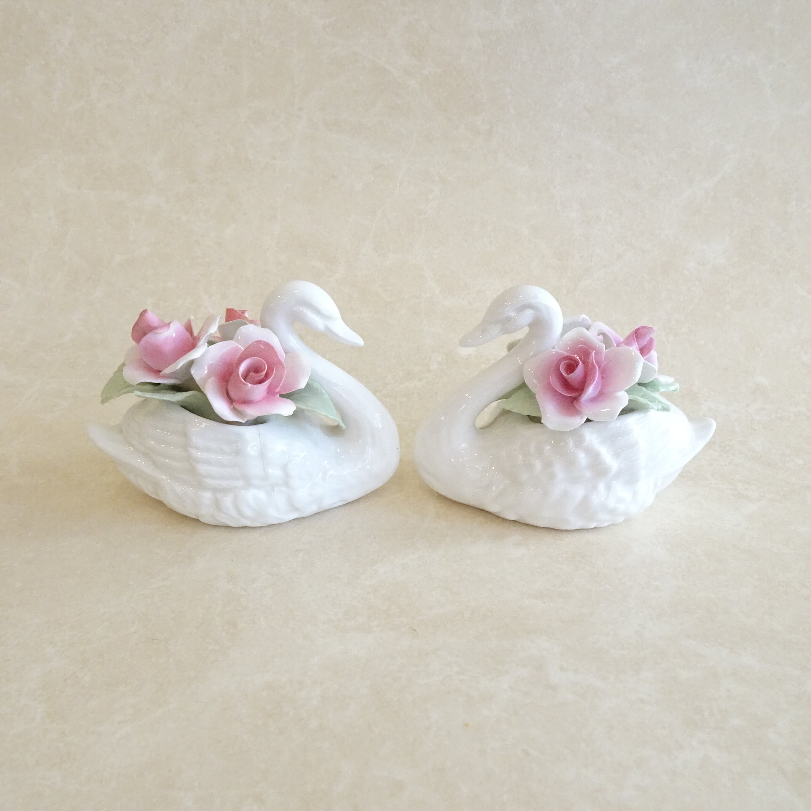 英国・スワンの花かごのオブジェセット