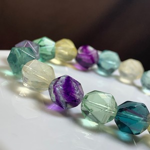 2.透明度高☆カット・フローライト ブレスレット