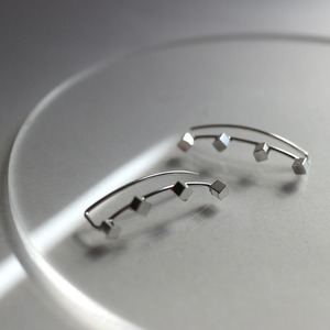 ミニキューブのイヤーカフ