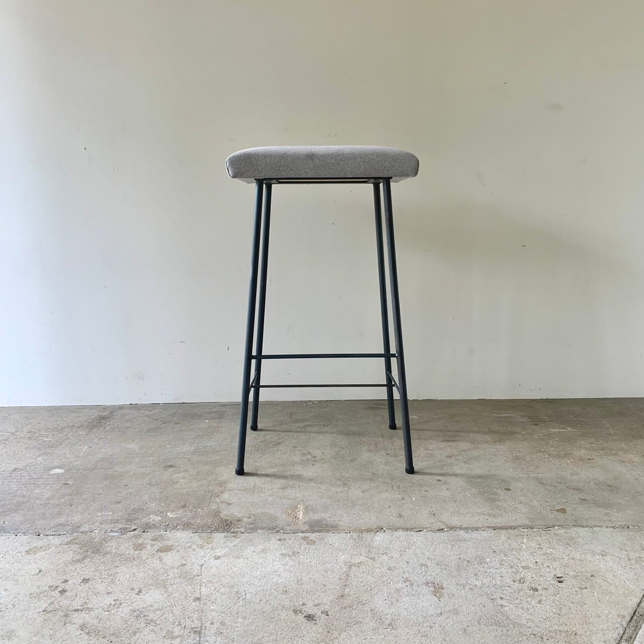 鉄脚のハイスツール　古家具　0732