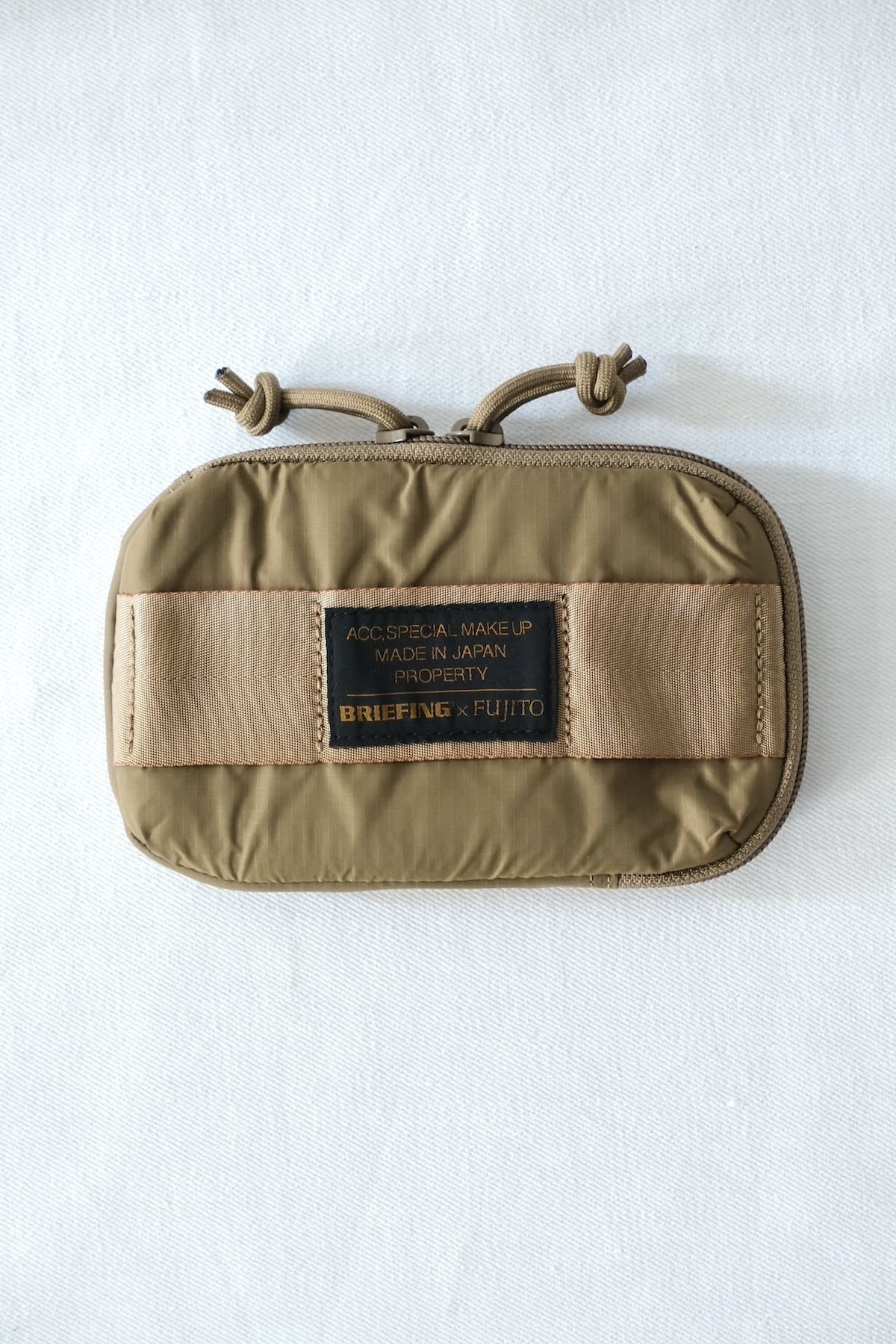 BRIEFING × FUJITO Detachable Device Pouch Coyote | Directors Web Shop