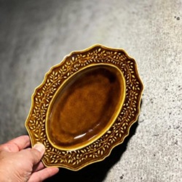 だえんリーフ皿　つやブラウン