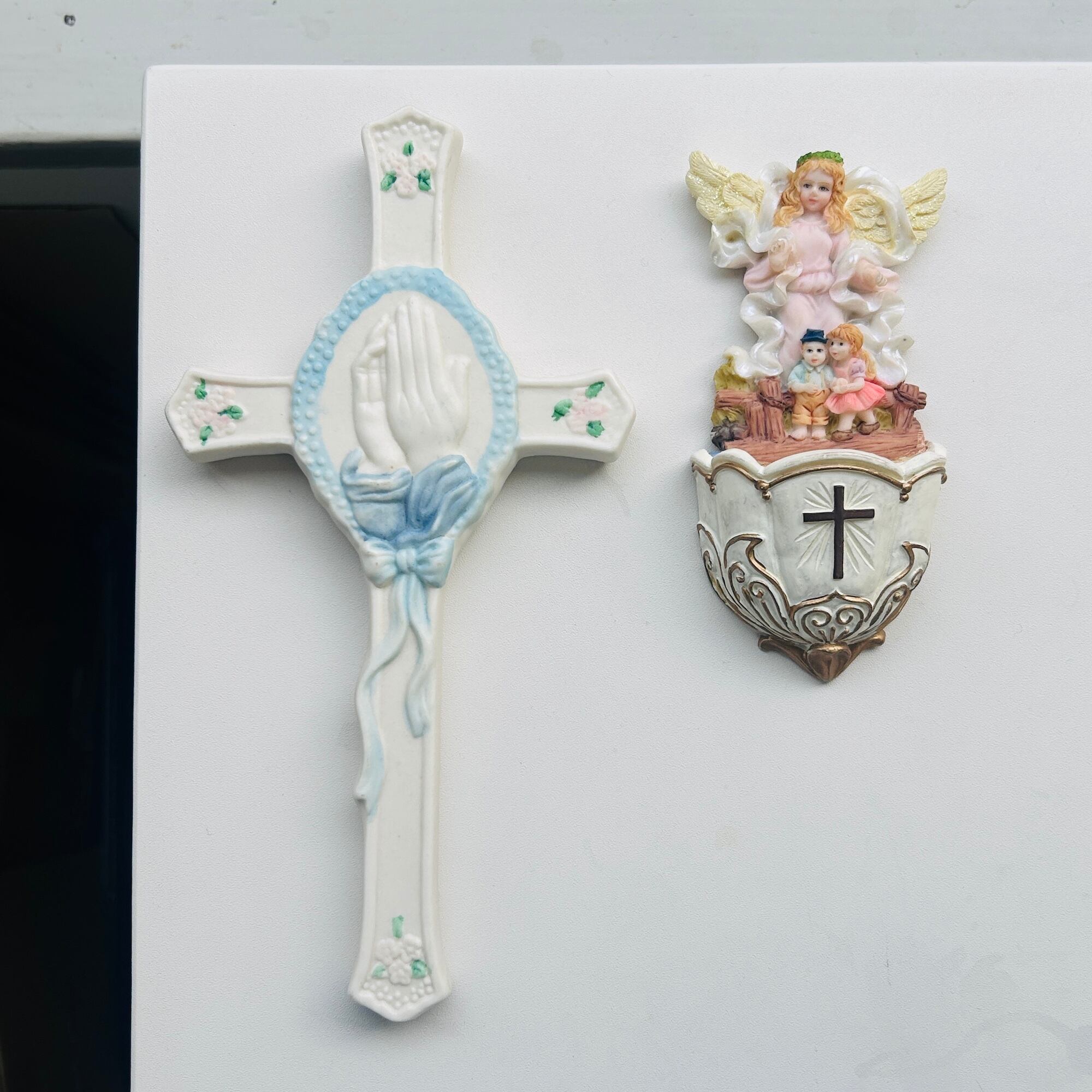 white 陶器 Angel Cross 聖母十字架 壁飾り | Milo Antiques & Vintage