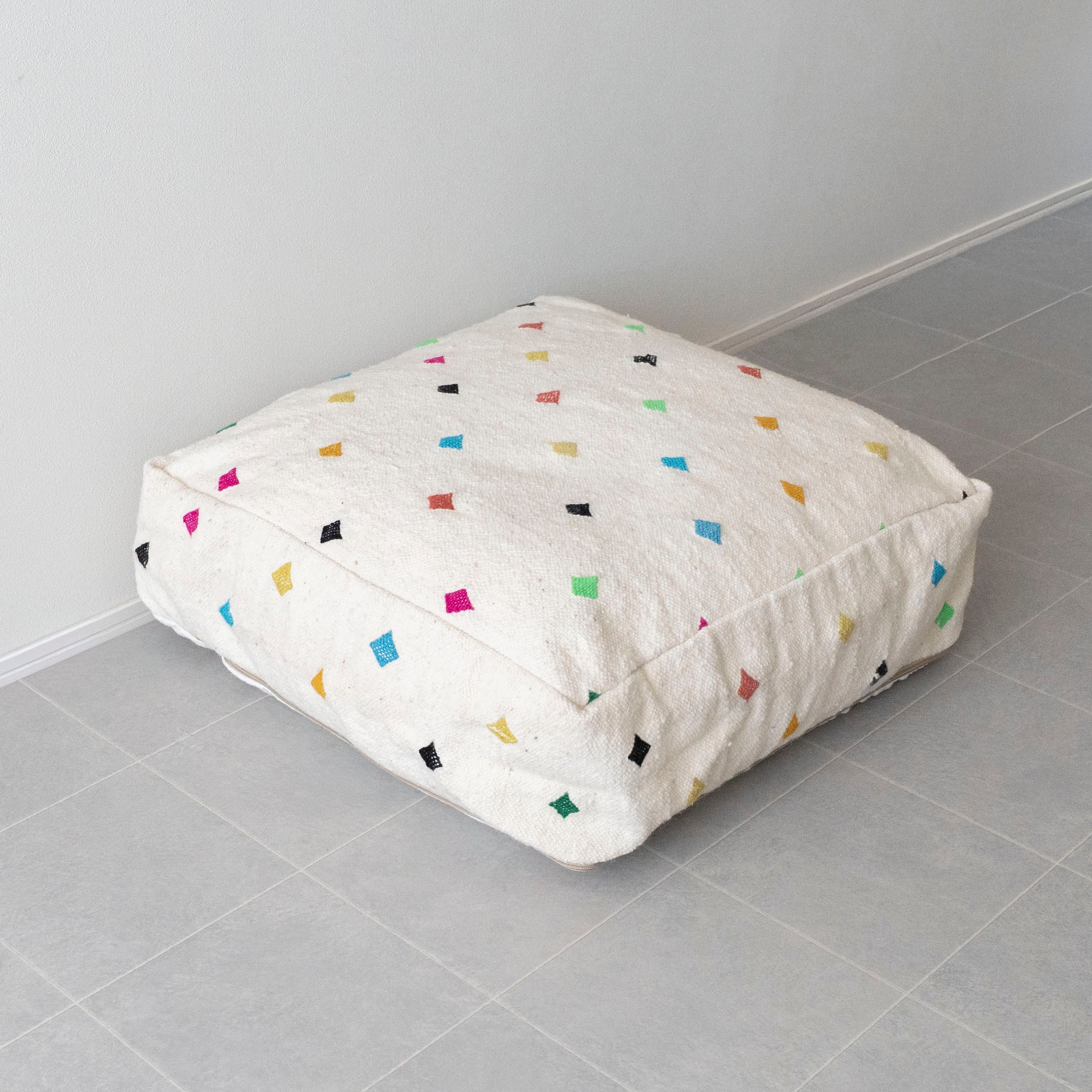 キリム・リメイク プフ -white-