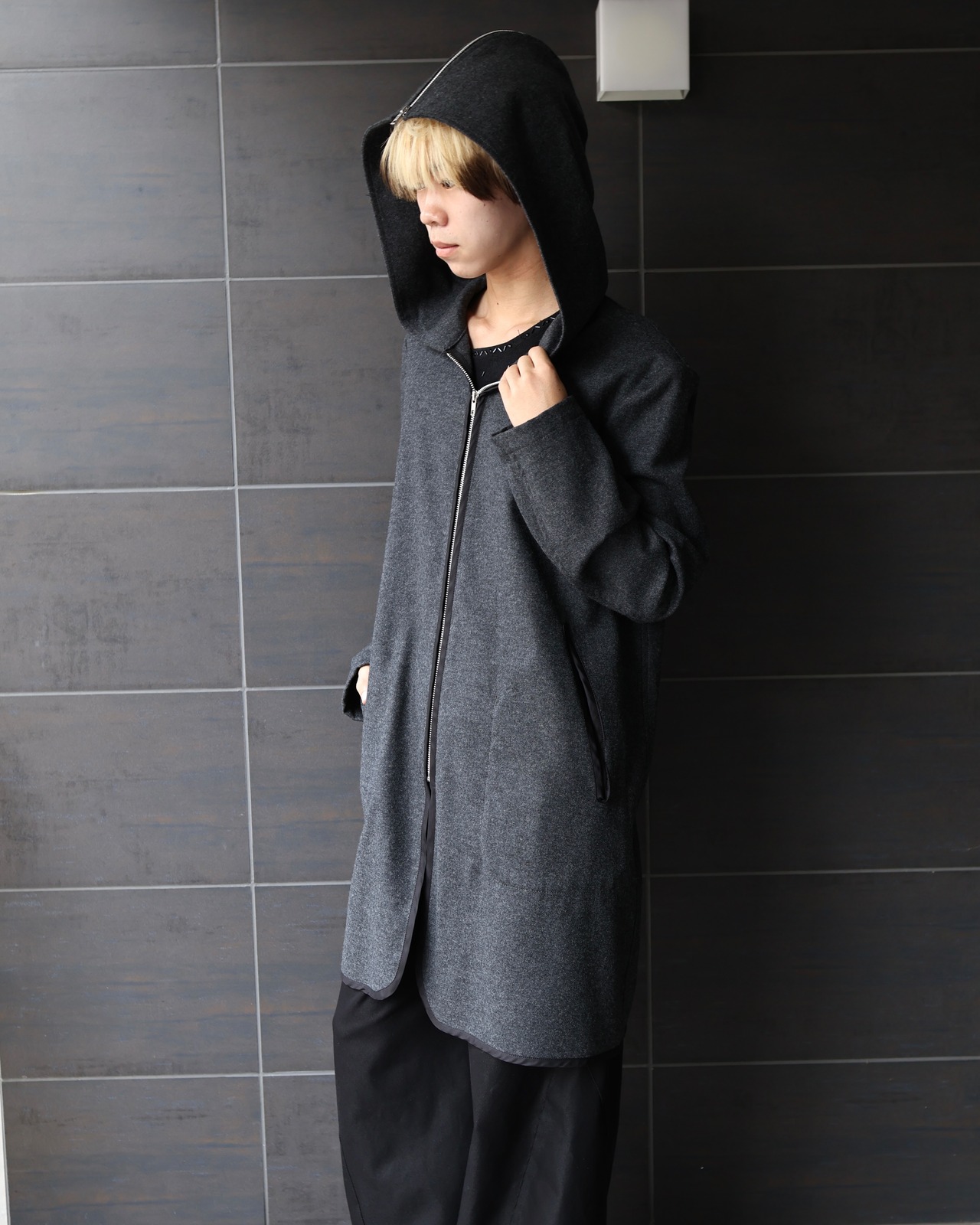 【COMME des GARCONS HOMME DEUX】zip up hooded half coat