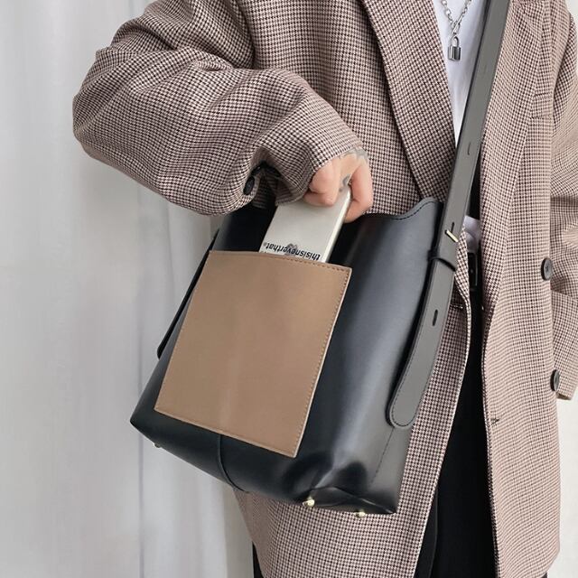 【予約販売】ショルダーバッグ レトロ メンズ レディース クラシック ポケット ブラック ブラウン 斜め掛け クラシカル メッセンジャー 黒 こなれ感 お洒落 韓国 トレンド