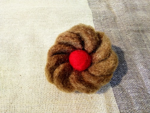 フェルトのブローチ（クッキー）ライトブラウン