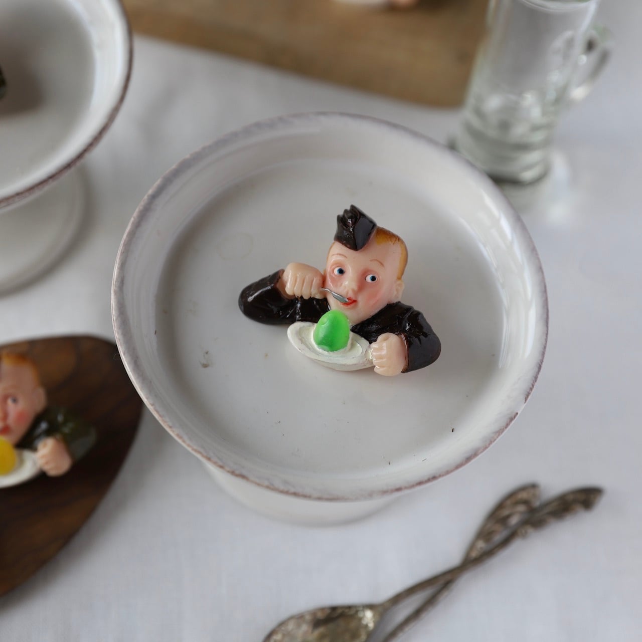 ゼリーを食べる少年ブローチ | WEEKENDS ゼリーを食べる少年ブローチ | WEEKENDS