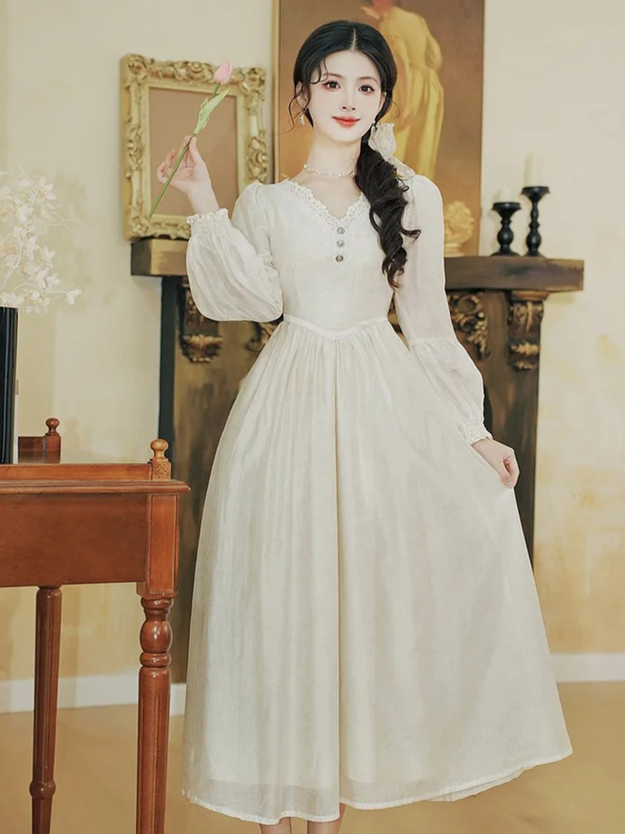 【0114】V-neck Lace Button Long Sleeve Dress