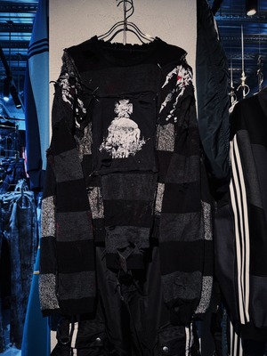 "vivid notes"Orbskull graphic design skeleton knit