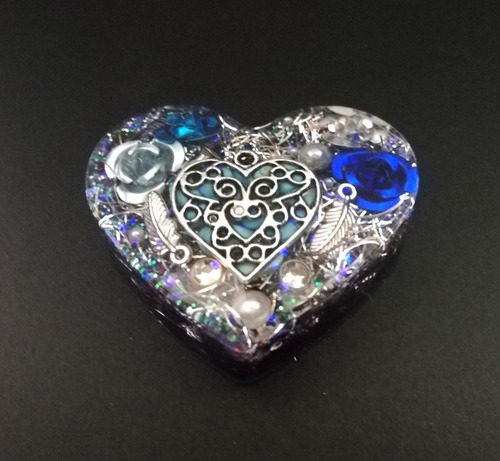 仕事や人間関係のお悩みにハート♥のオルゴナイト青