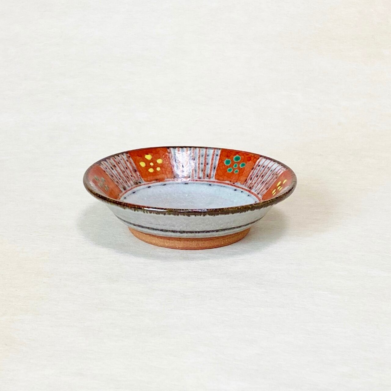 <赫三郎窯>赤絵 ト草梅鉢紋 小鉢