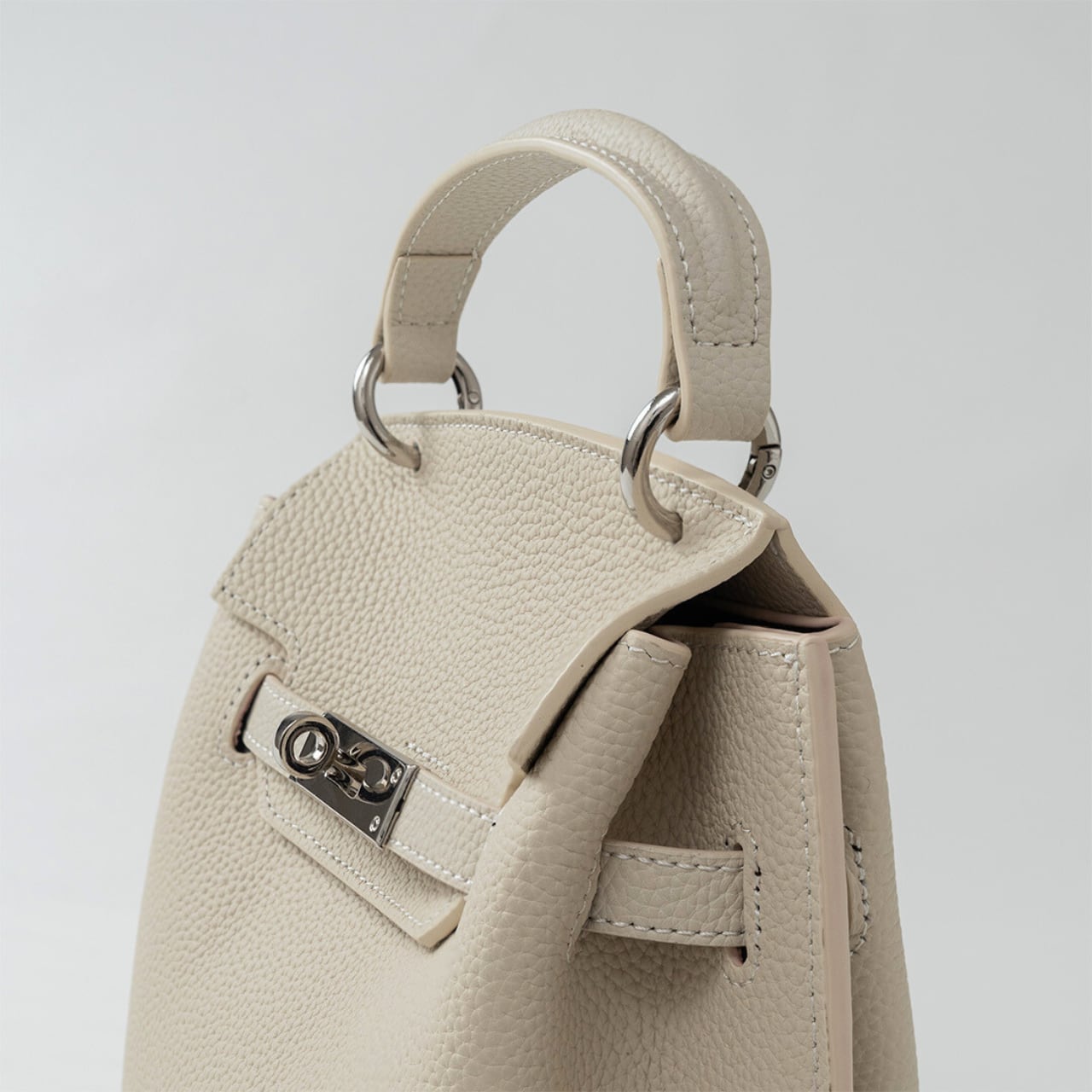 Ivory Mini Debonair Handbag【アイボリー ミニ デボネア Ivory Mini Debonair Handbag【アイボリー ミニ デボネア