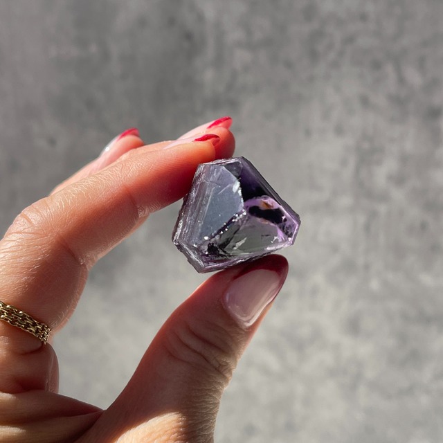 【ナイジェリア・チュチュクリフ産 アメジスト】tutu cliff ③ 鉱物 天然石 パワーストーン