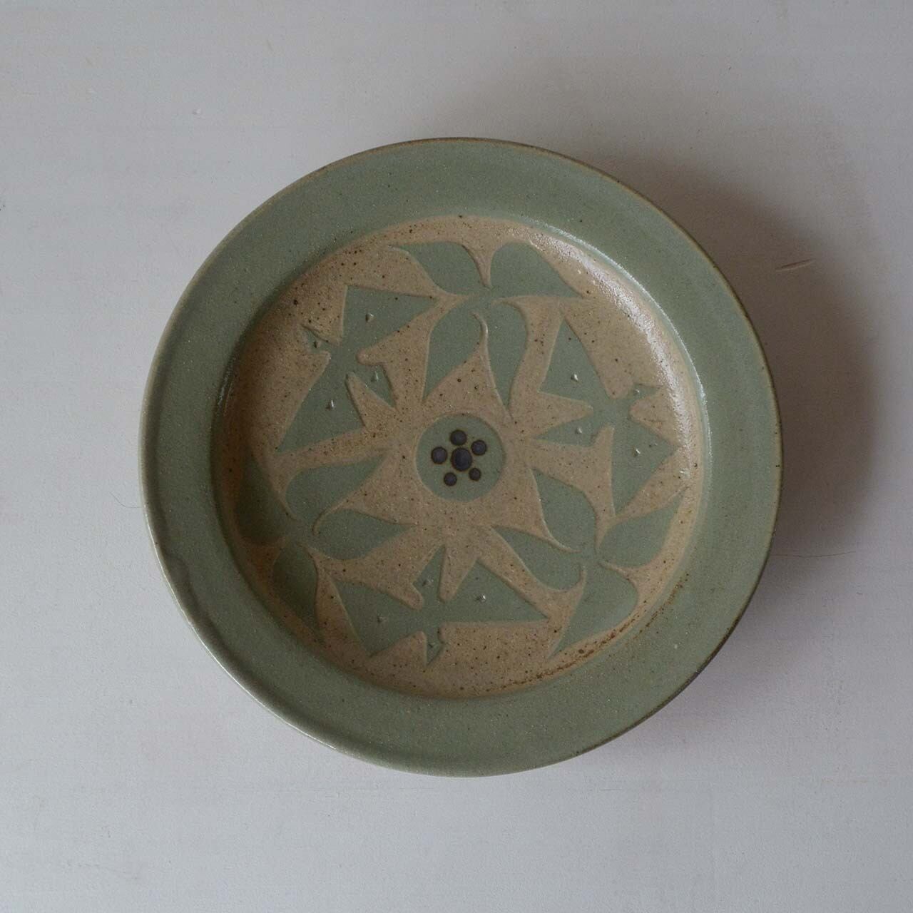 岡田崇人 掻落6寸リム皿 アサギ（025） | MIGO LABO