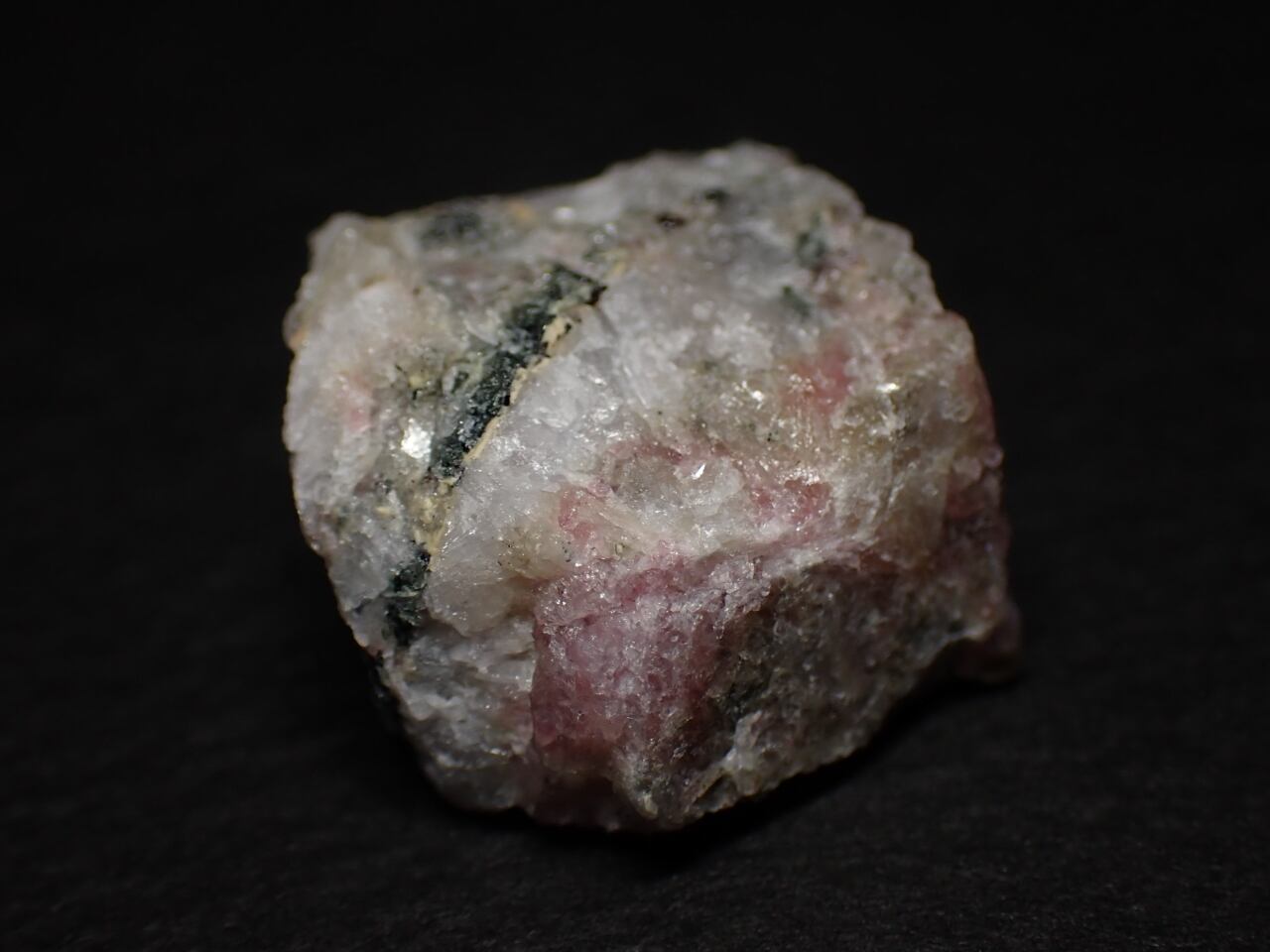 【激レア】ツグツパイト グリーンランド産 27×22×18mm グリーンランド産 ツグツパイト/Tugtupite 原石 A-TGP016 | 鉱物