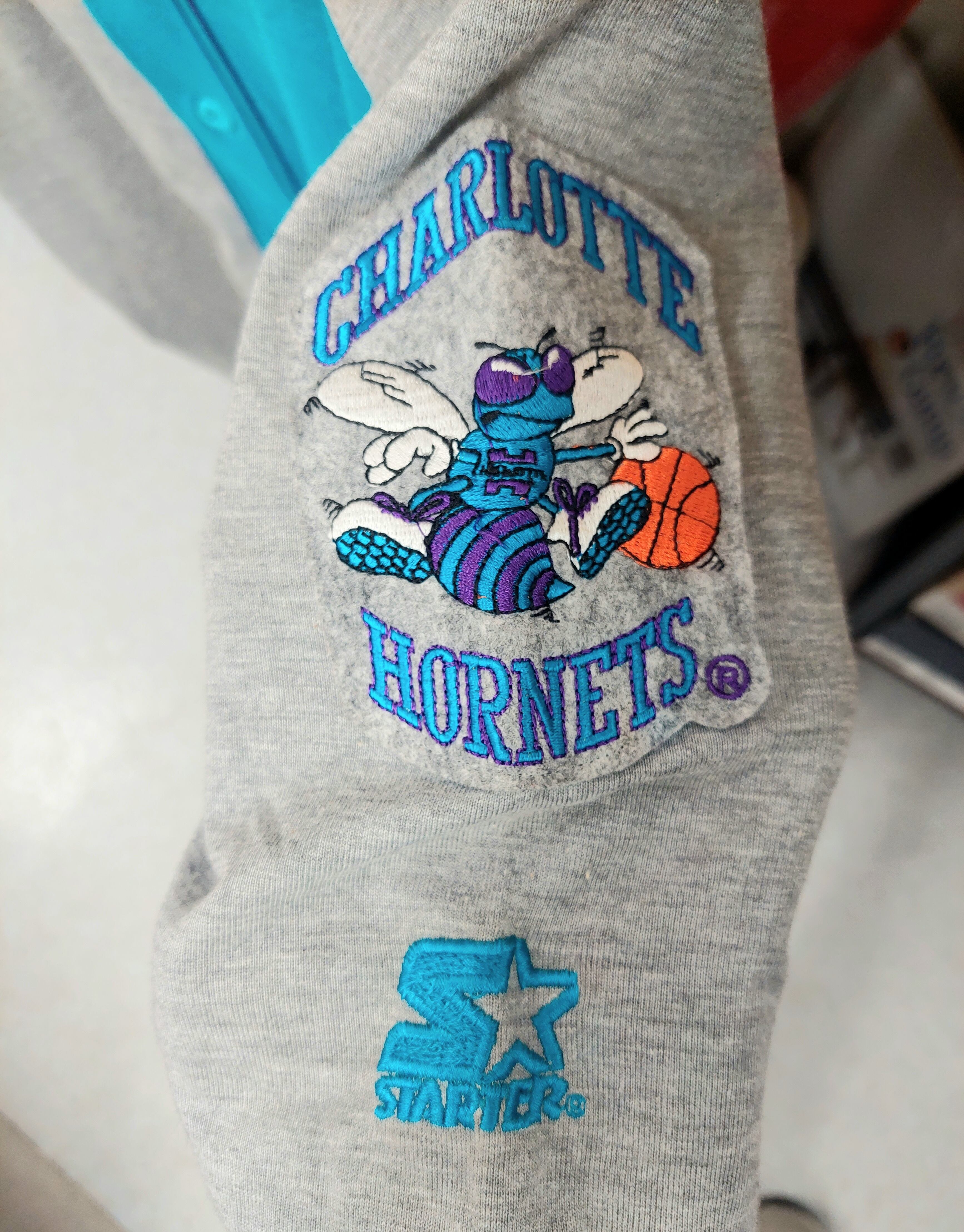 古いです】Charlotte Hornets フード付きウェア Lサイズ