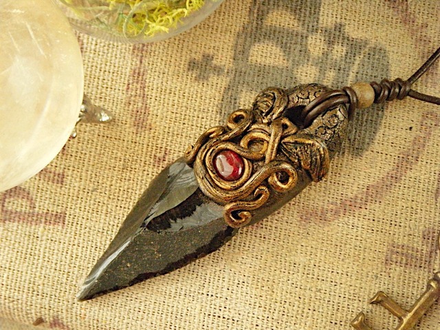 【オブシディアンxガーネット】魔除けのナイフペンダント2