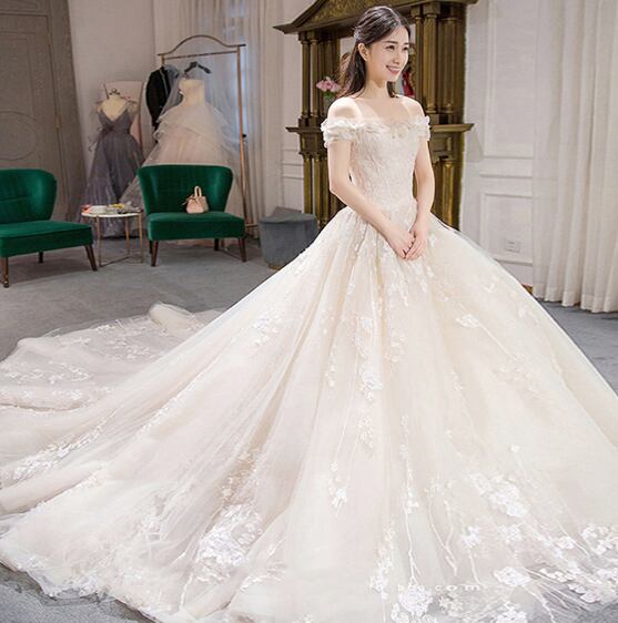 高品質！ウエディングドレス ソフトチュール 花柄のモチーフ刺繍が  