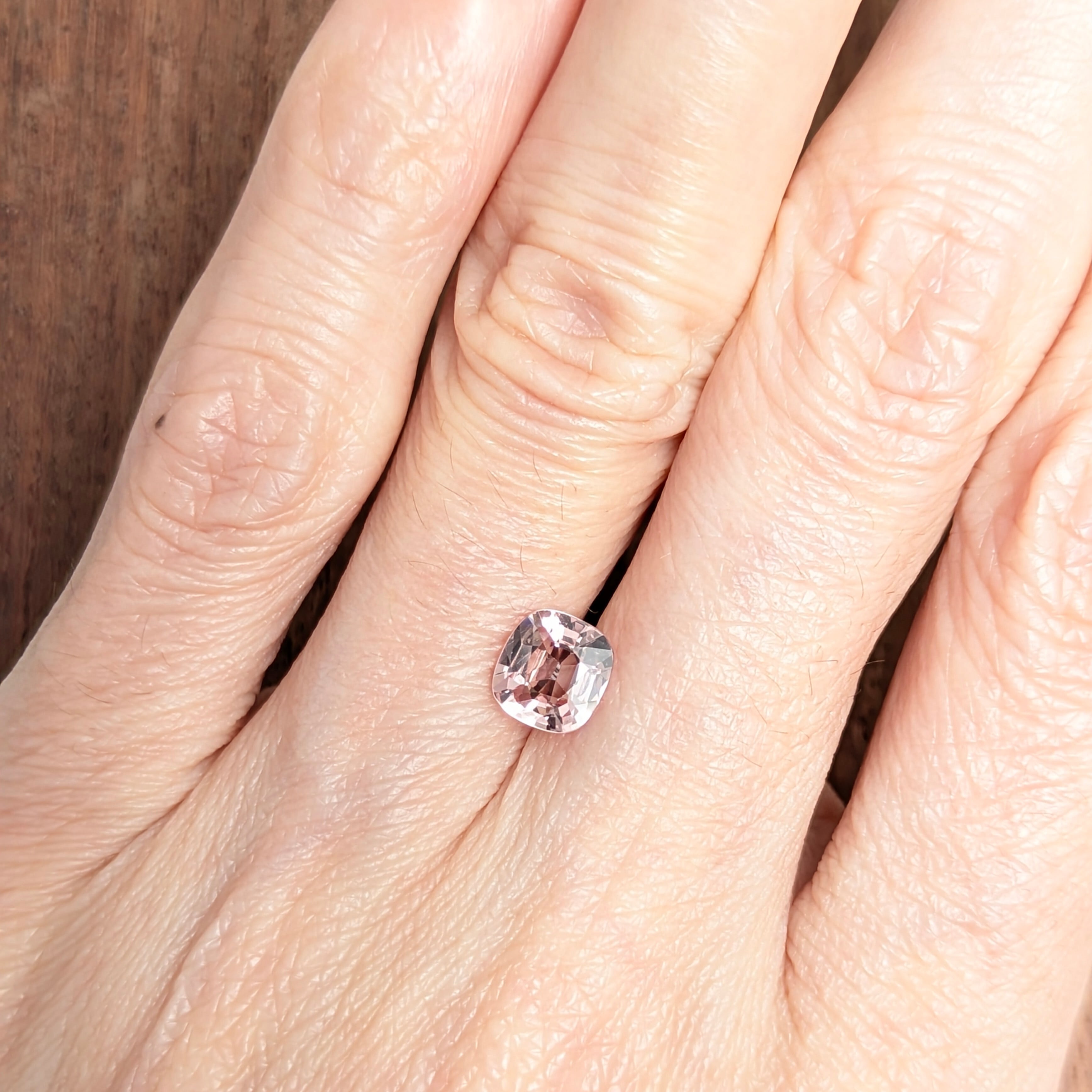 ピンクスピネル ルース ミャンマー・モゴック産 【0.84ct】 PRO208449