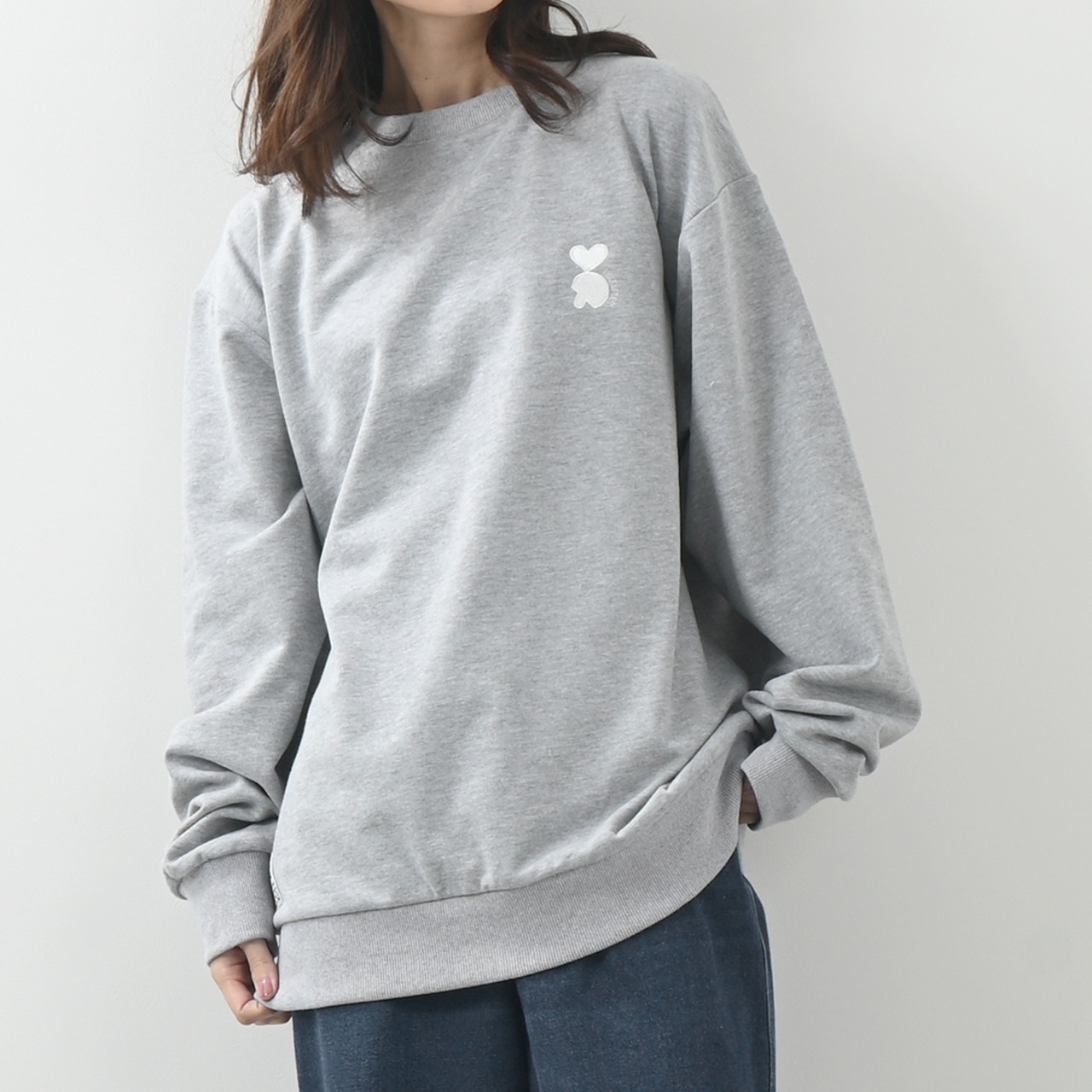 ハートロゴ×バック刺繍トレーナー