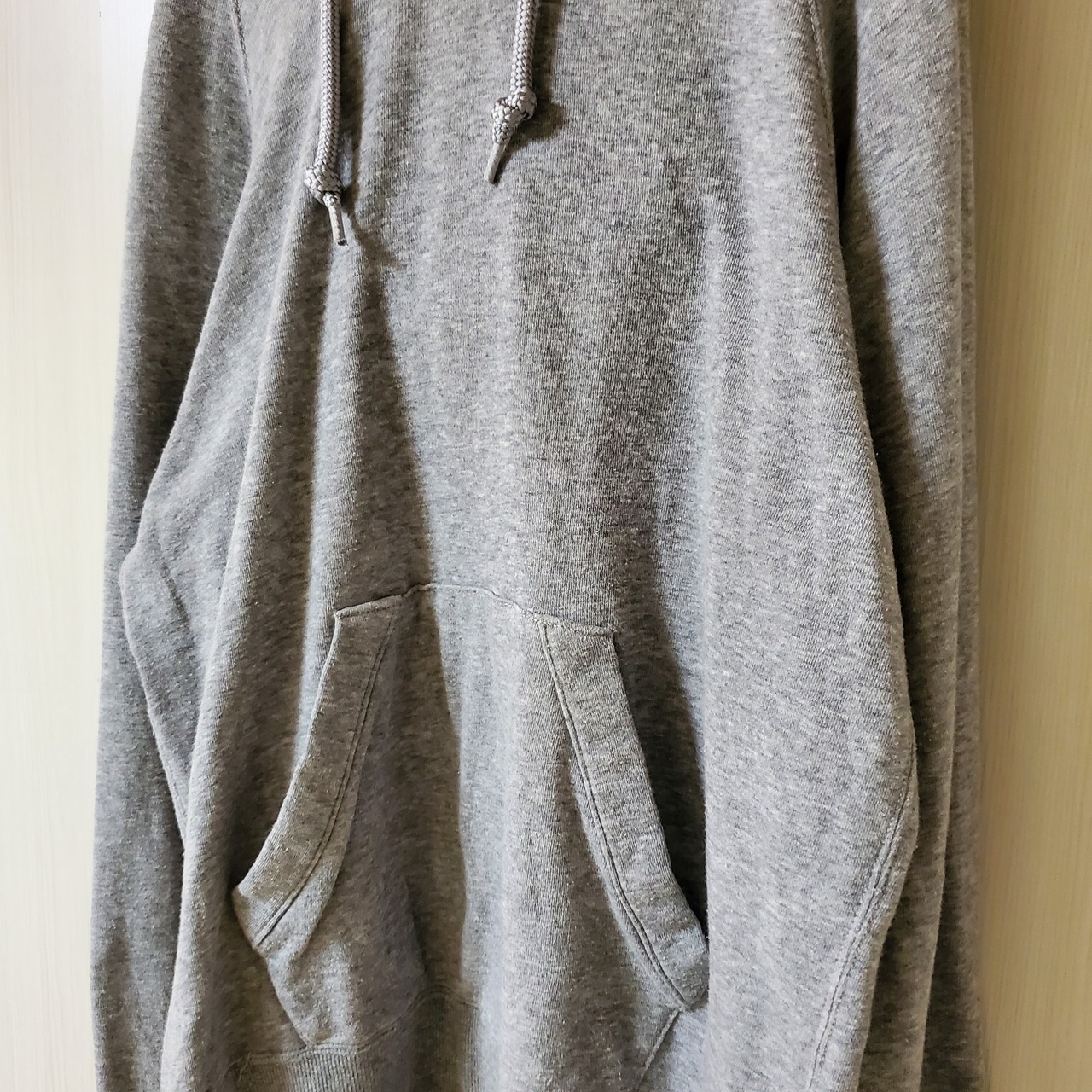 【USED】グレーパーカー　ワンポイント　柔らか素材