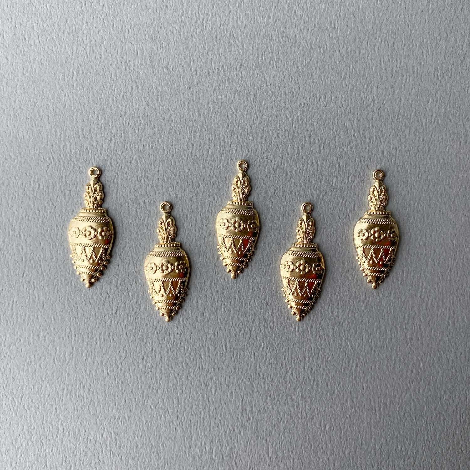 〈最終入荷〉USA真鍮 ニンジン風お花模様入りチャーム