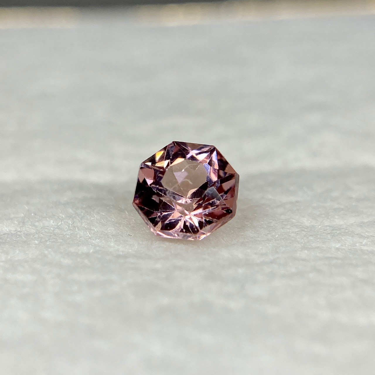 お花みたいなスピネル オレンジ系 約4.8mm*3.4mm r-0246