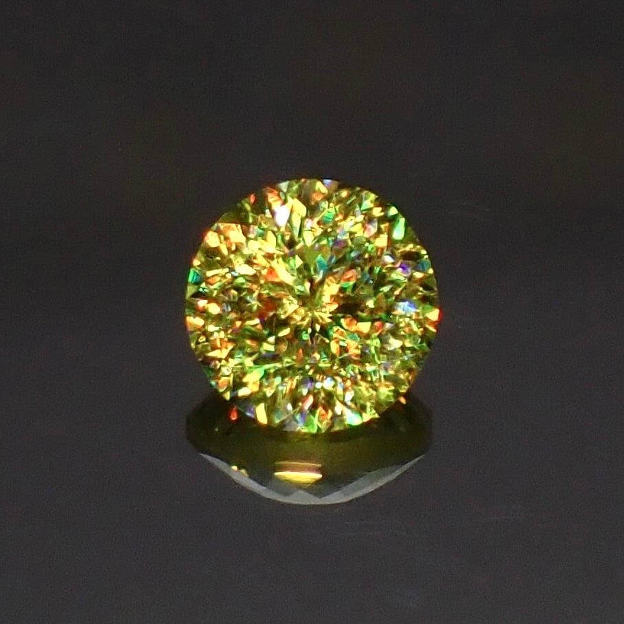 【Bright Brilliant Cut™️ “129 Facets” 】色彩が躍る黄翠の幻影 0.30ct 天然 スフェーン