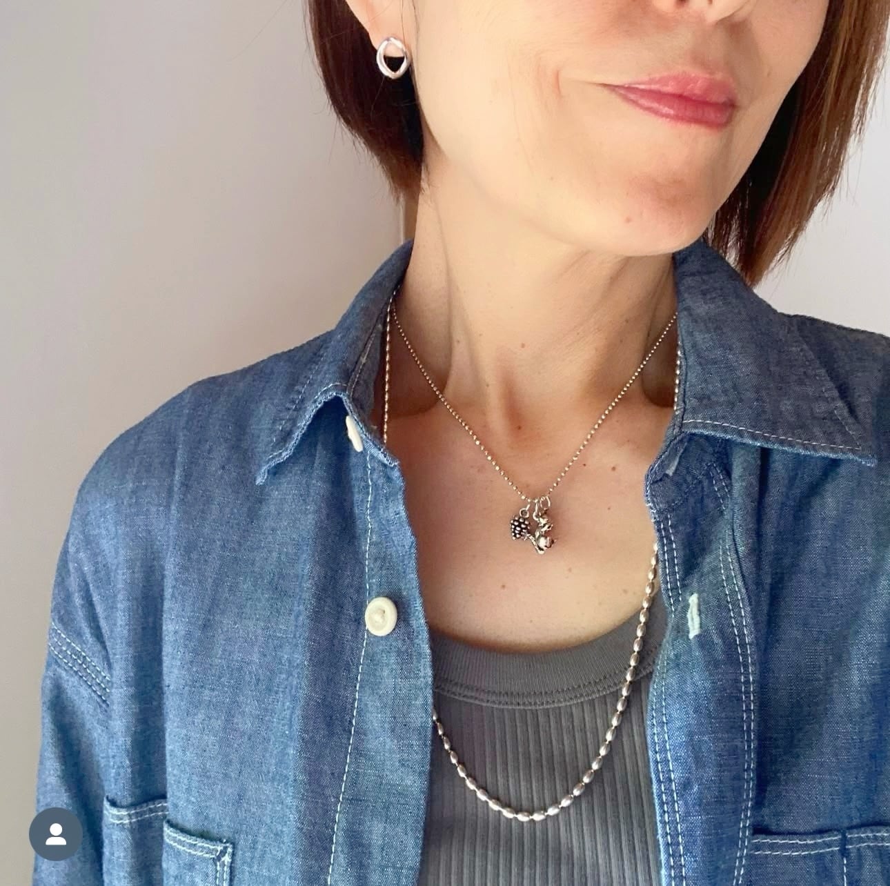 シルバーの質感が美しい いびつなオーバル スタッドピアス | 【公式