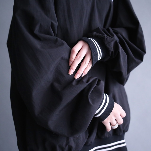 "black×white" one point embroidery design over silhouette nylon pullover