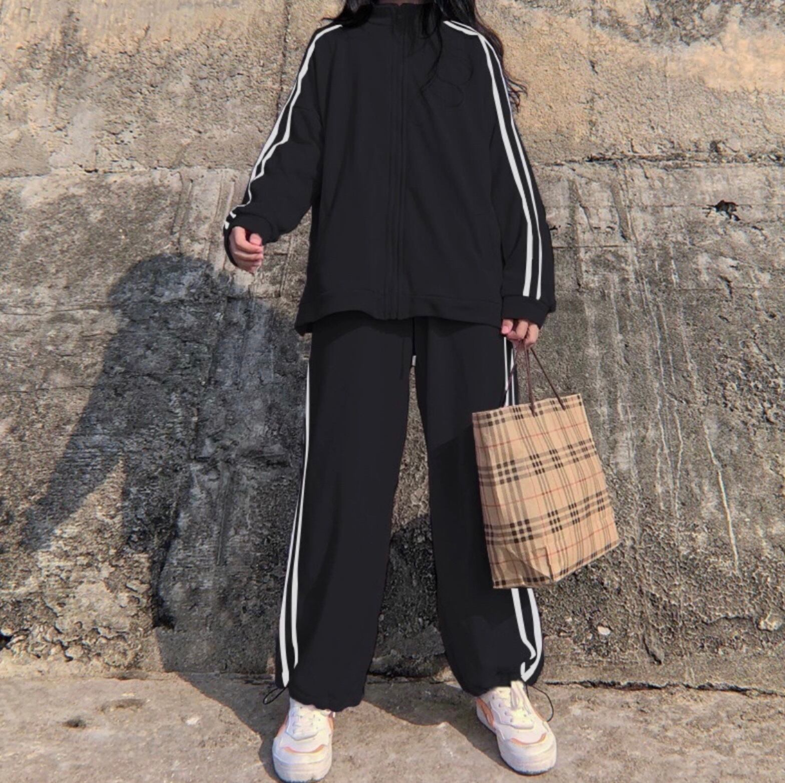 韓国っぽ スポーティー 2点セット パーカー スウェットパンツ ライン オーバーサイズ ダボかわ くすみカラー カジュアル ストリート メンズっぽ Lamitte Deco トレンド 韓国ファッション ショップ Base店 韓国っぽ スポーティー 2点セット パーカー スウェットパンツ ライン オーバーサイズ ダボかわ くすみカラー カジュアル ストリート メンズっぽ Lamitte Deco トレンド 韓国ファッション ショップ Base店