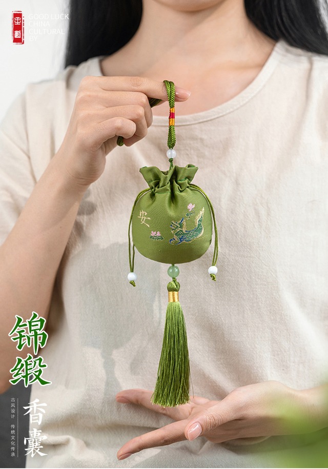 香りのマルチカバー｜端午の節句用刺繍香袋