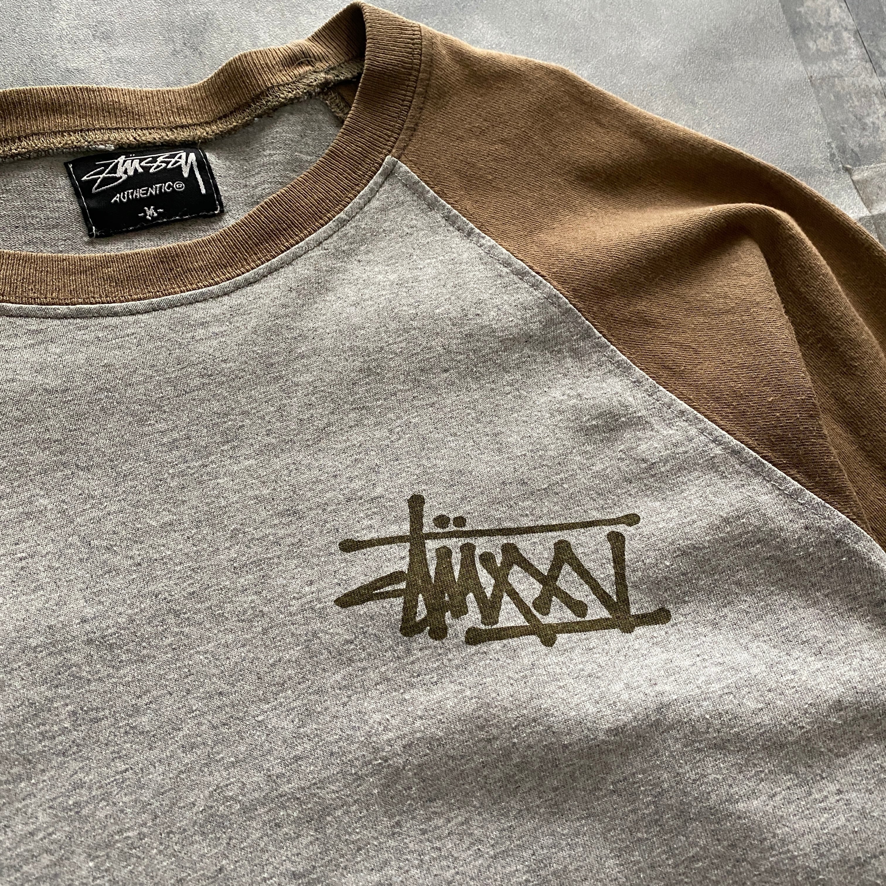 stussy sロゴ　バイカラー