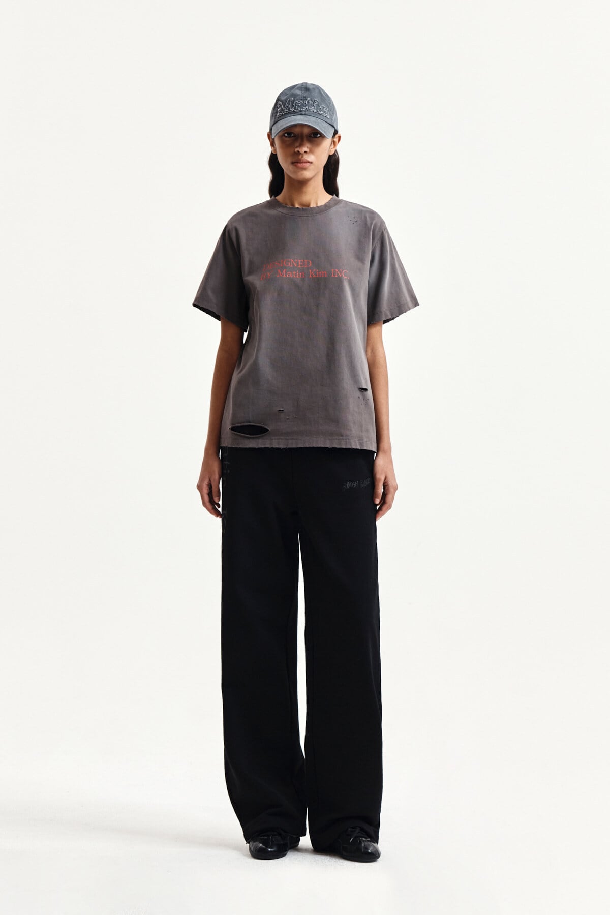 Matin Kim] SPRAY WASHED LETTERING DAMAGED TOP IN CHARCOAL 正規品