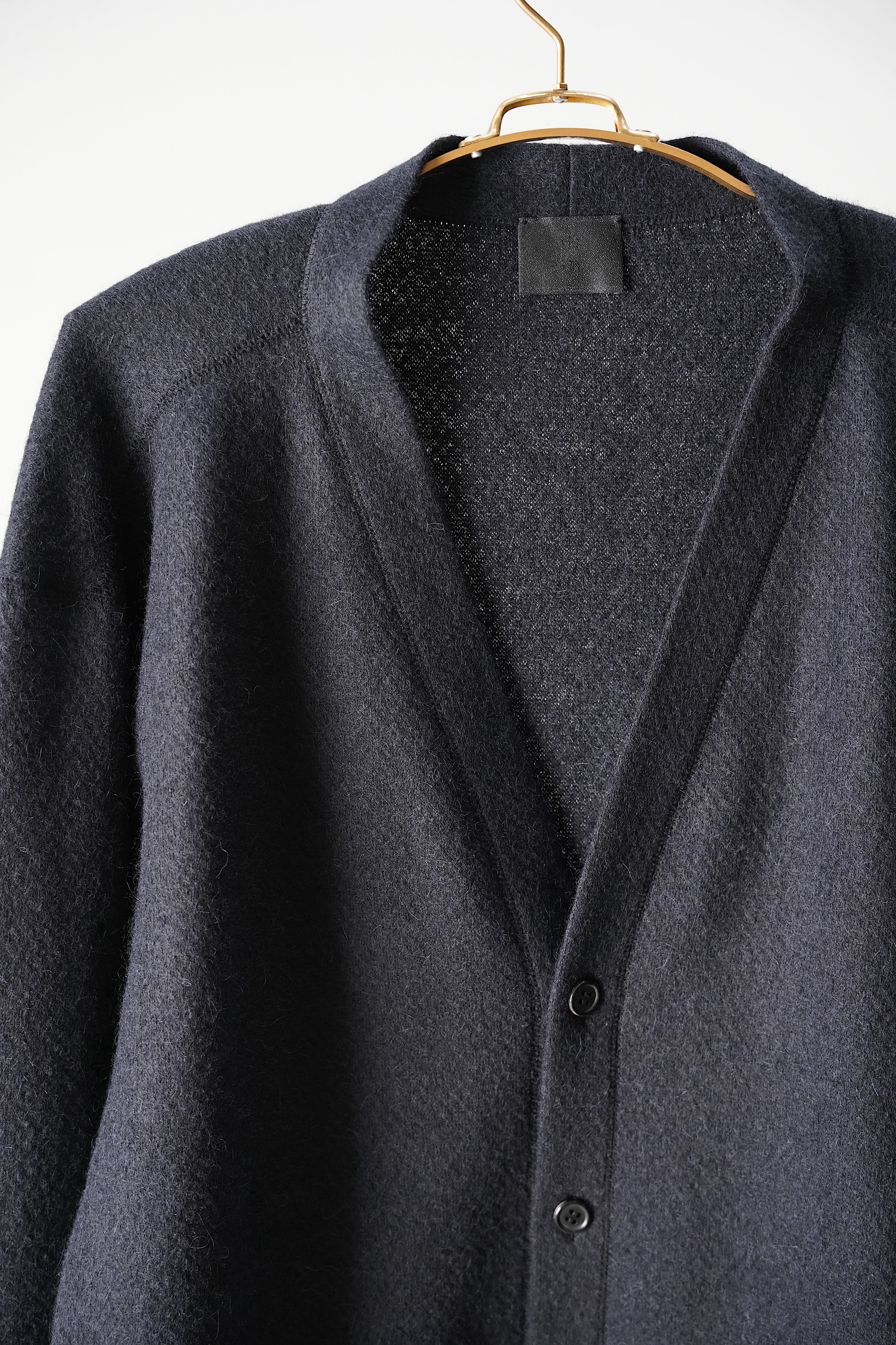 最後の1点】山内 縮絨アルパカニットカーディガン charcoal navy | DE