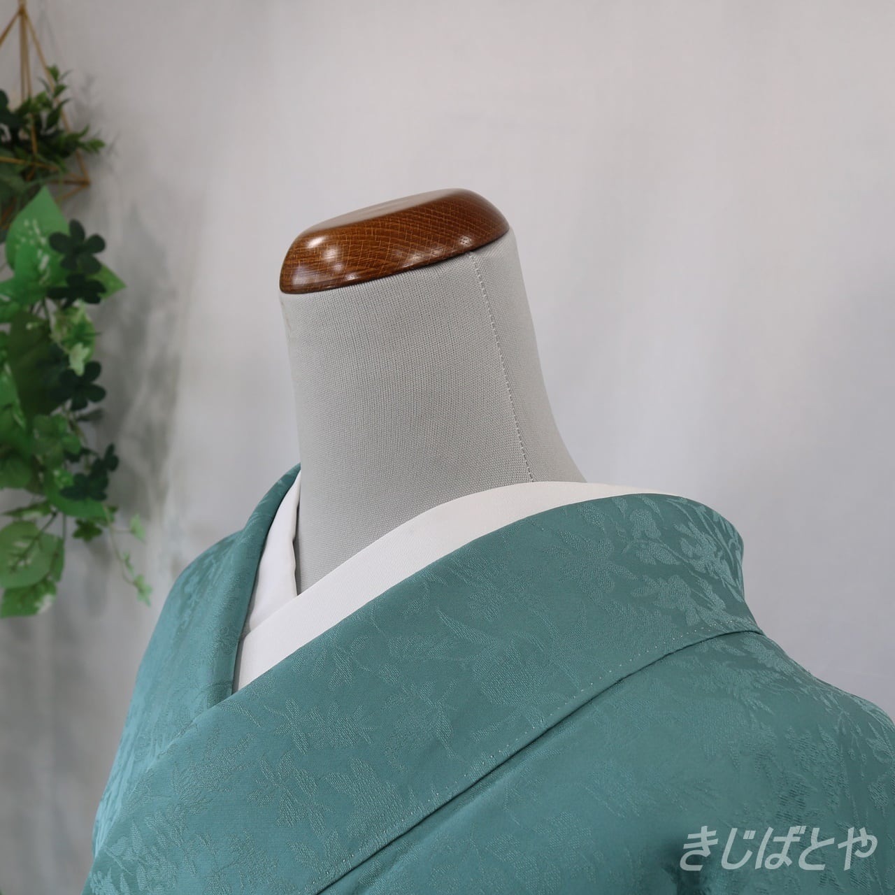 正絹綸子 山藍摺の色無地 紋入り 袷 | きじばとや 正絹綸子 山藍摺の色無地 紋入り 袷 | きじばとや